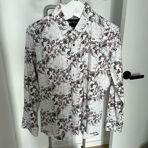Like new/only worn 1-2 time; Robert Graham button up paisley shirt